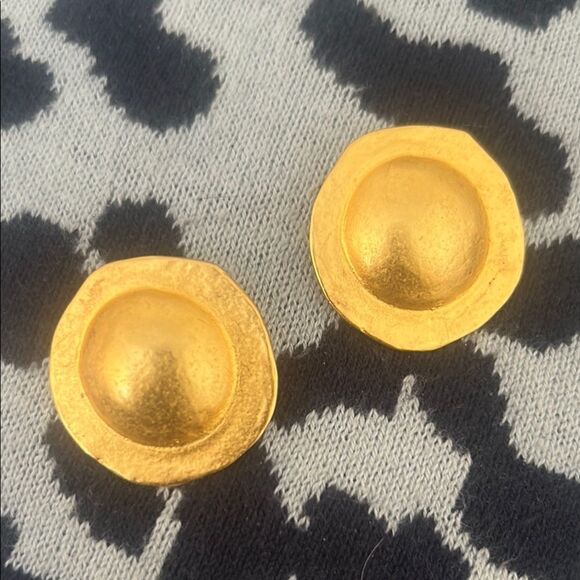 Elegant Gold-Tone Earrings - Picture 1 of 5